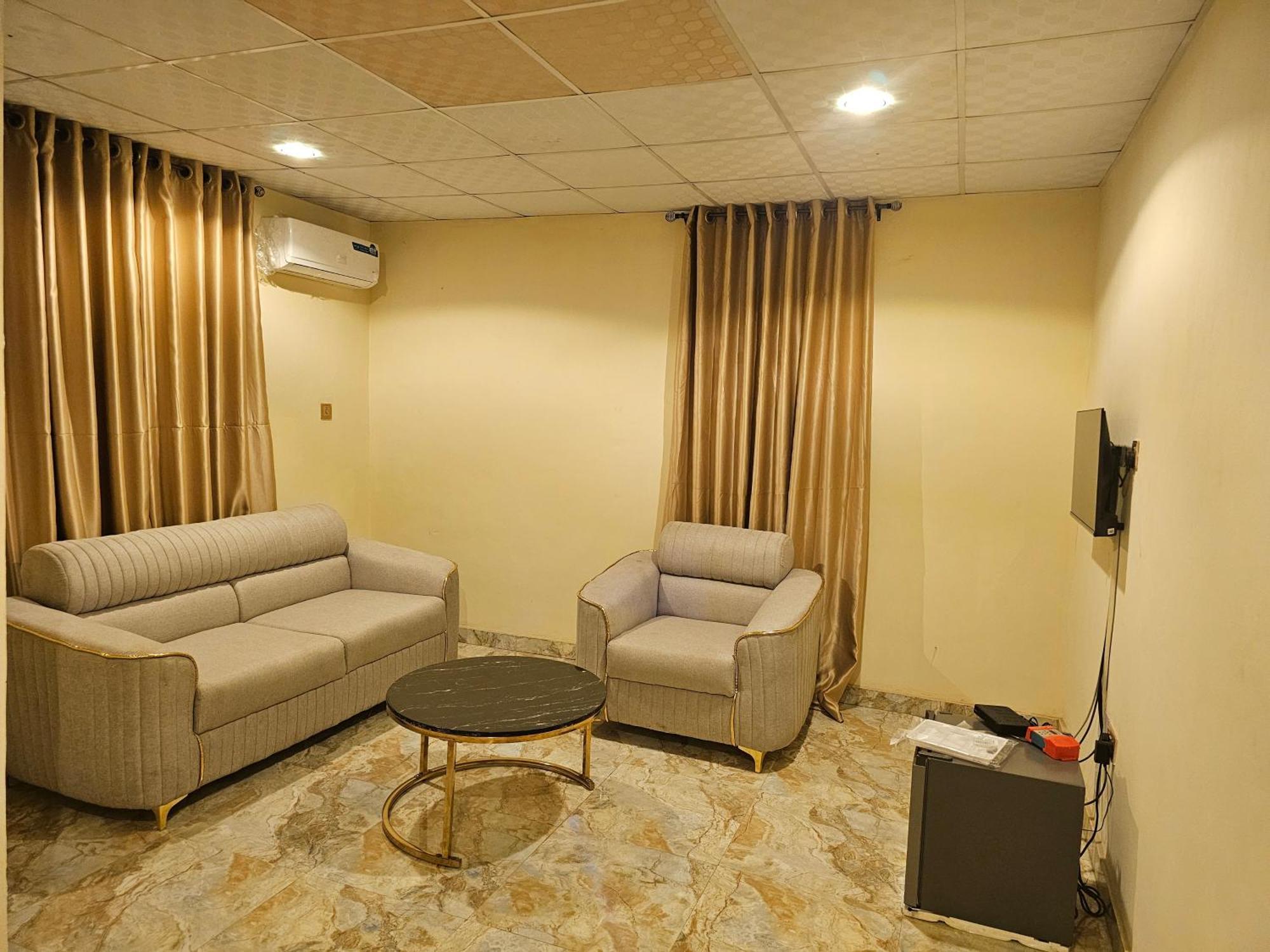 Bmh Hotel & Suites Ibadan Bagian luar foto