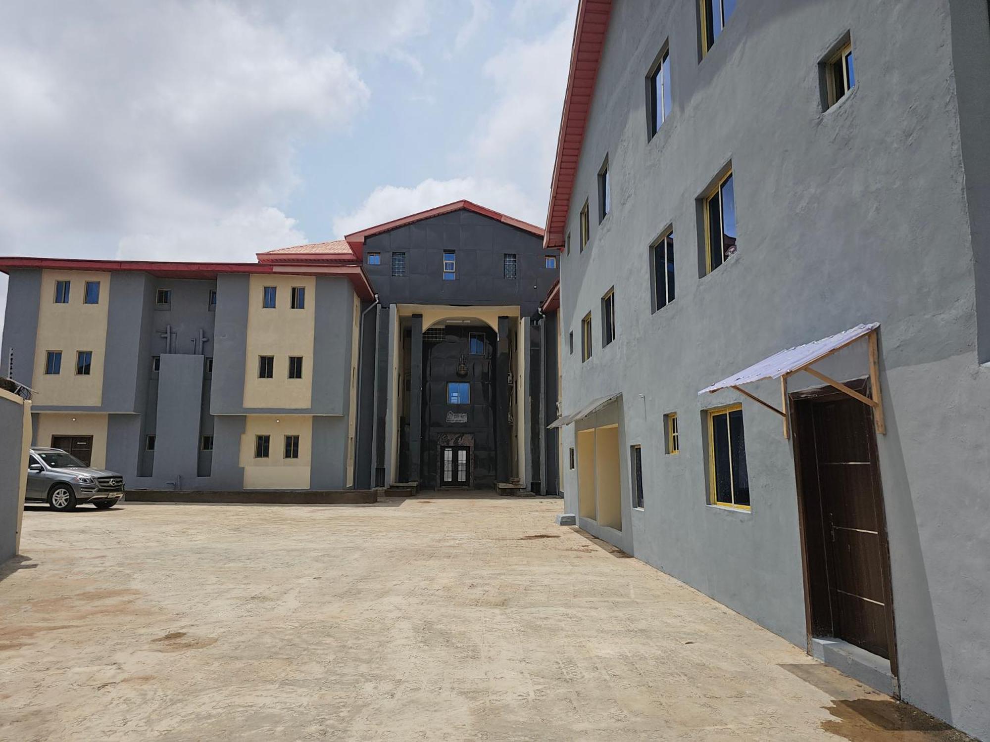 Bmh Hotel & Suites Ibadan Bagian luar foto