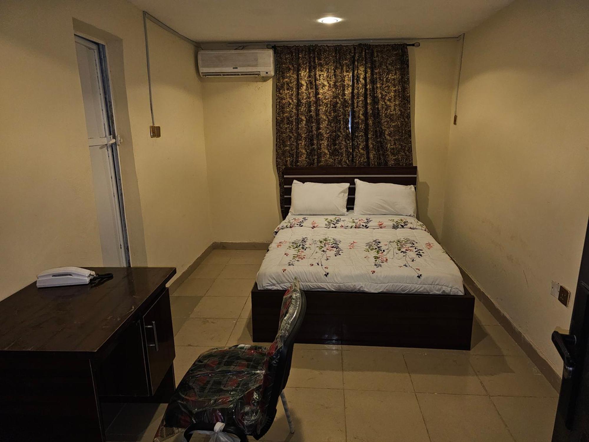 Bmh Hotel & Suites Ibadan Bagian luar foto