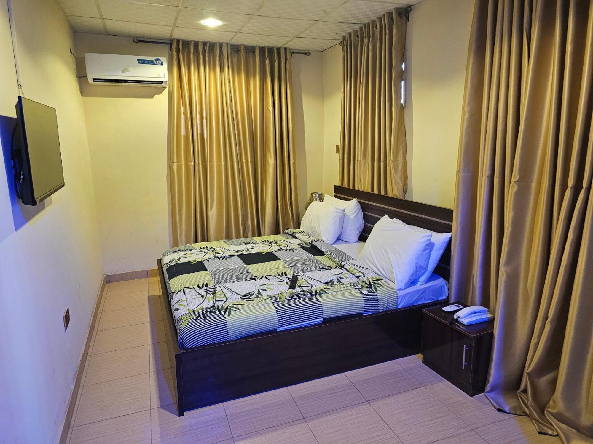 Bmh Hotel & Suites Ibadan Bagian luar foto