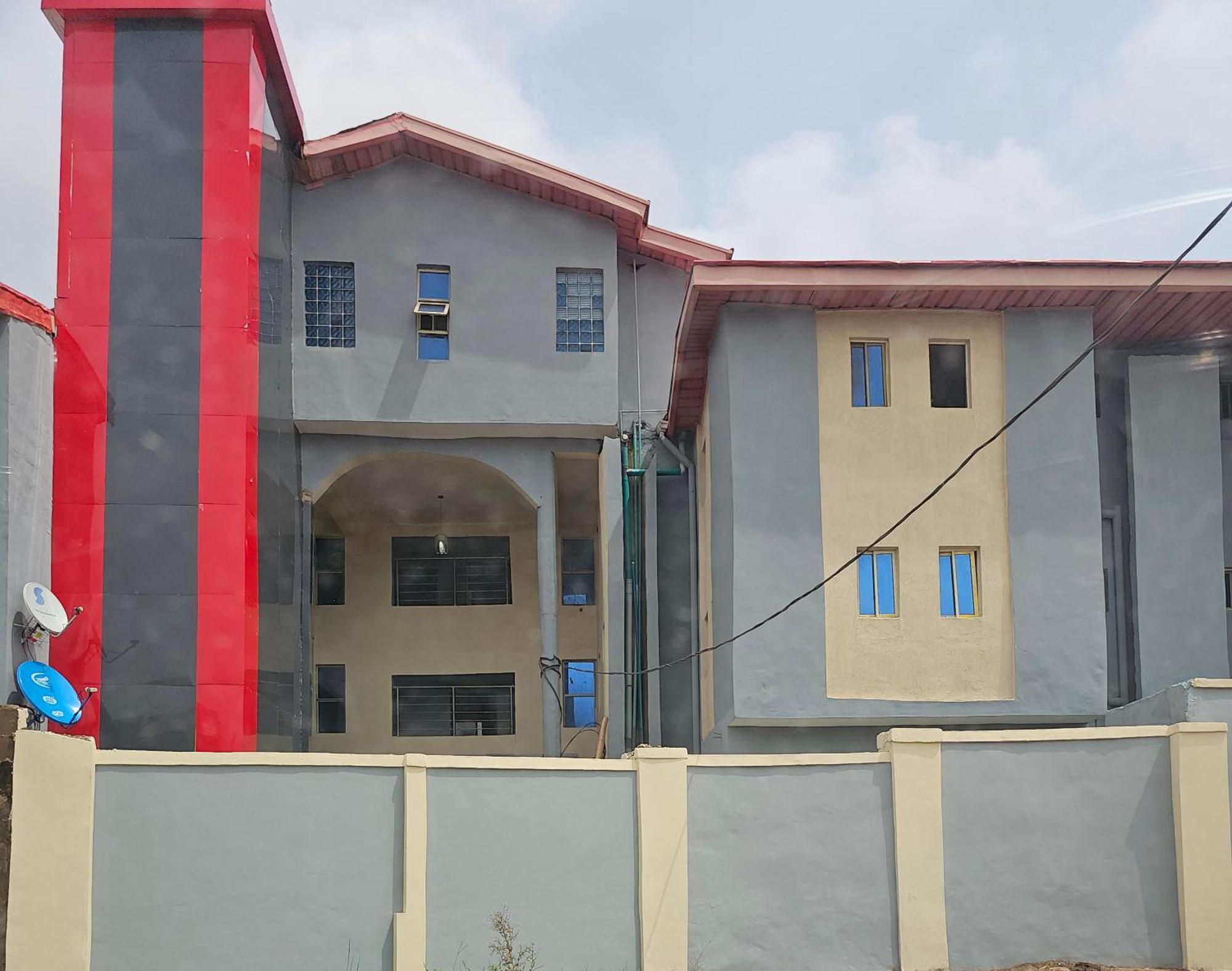 Bmh Hotel & Suites Ibadan Bagian luar foto
