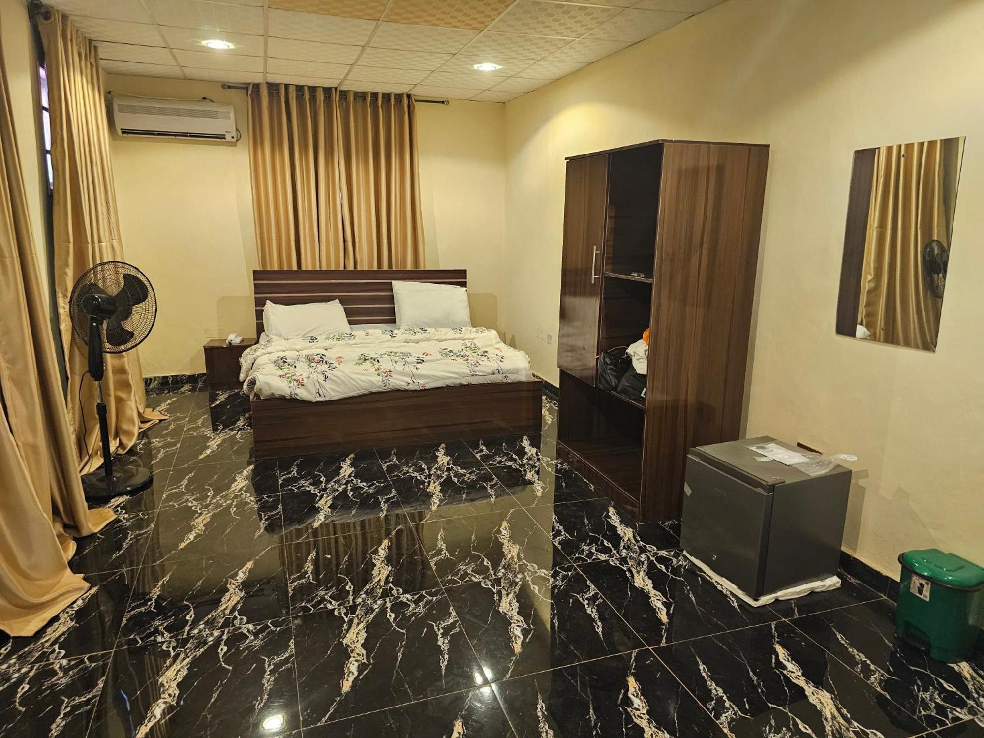 Bmh Hotel & Suites Ibadan Bagian luar foto