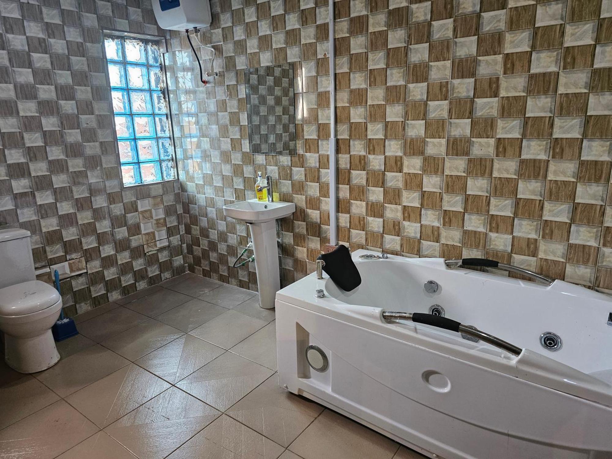 Bmh Hotel & Suites Ibadan Bagian luar foto